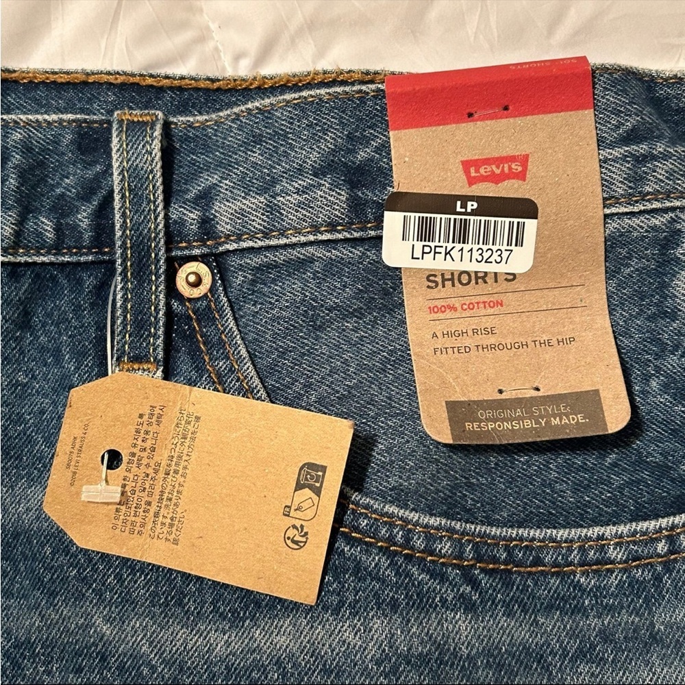 NWT Levi's 501 Original Fit High Rise Distressed Cutoff Jean Shorts Blue Size 33 - Picture 7 of 9